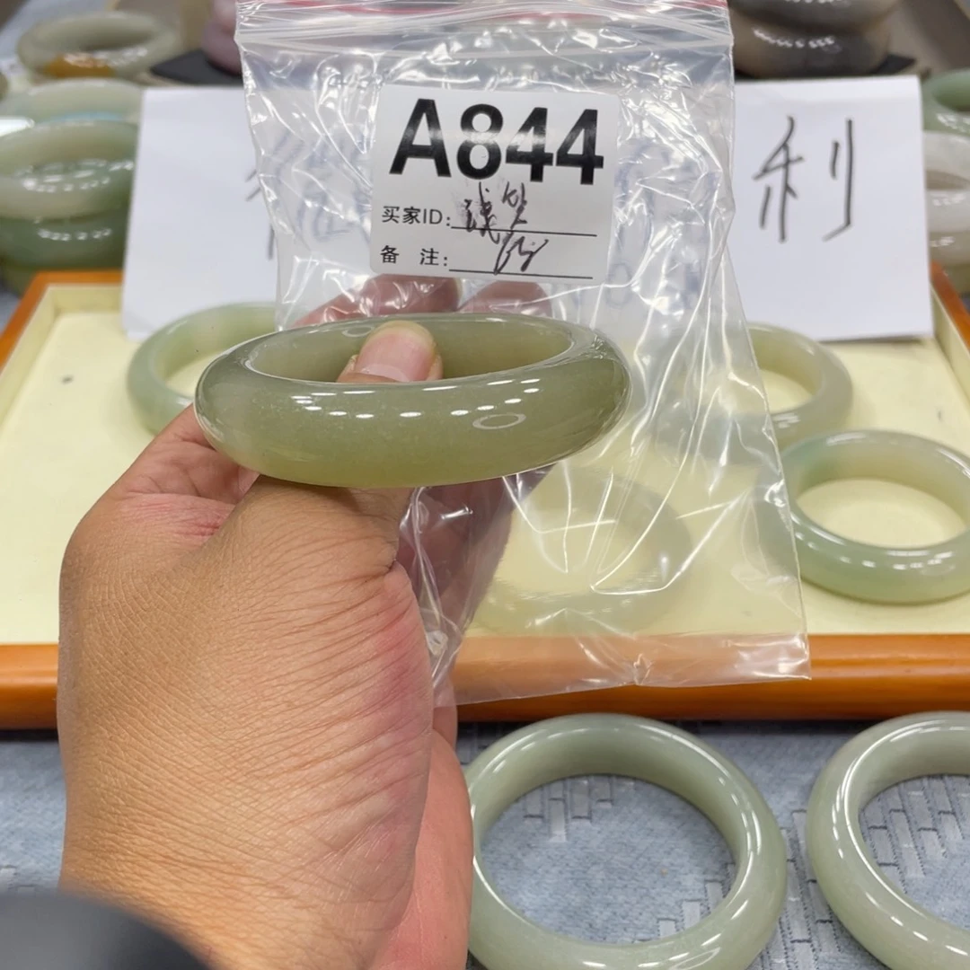 石英岩玉手镯未镶嵌浅*℡