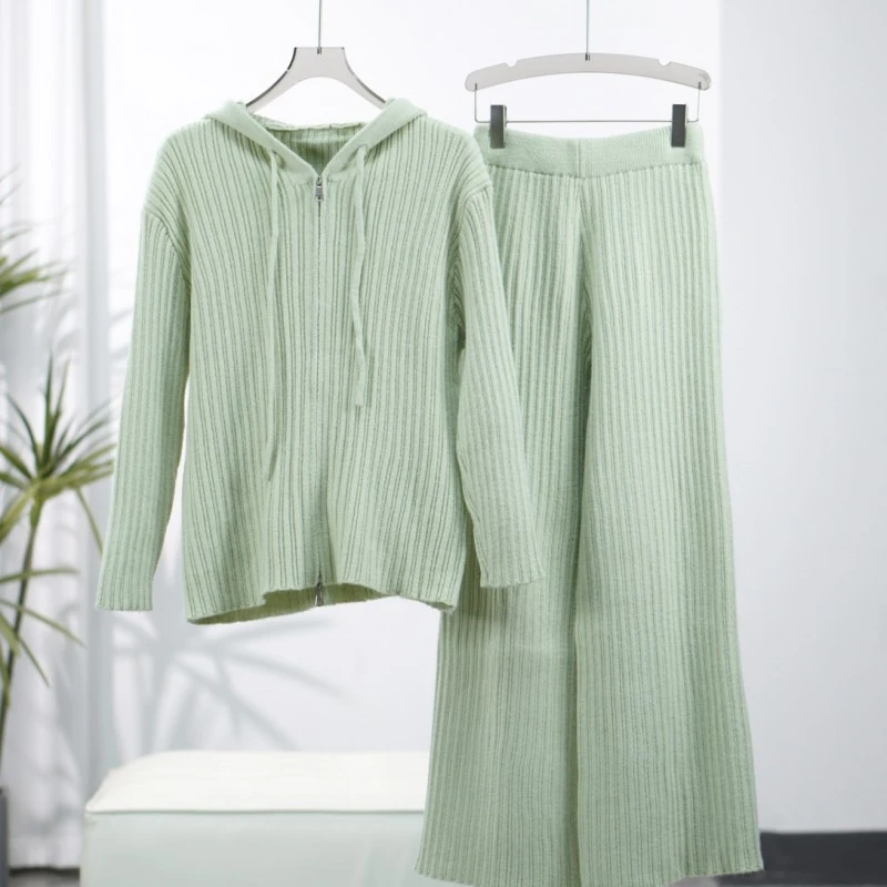 绘系列  Y717  女装时尚撤柜针织套装淡绿色上衣+裤子
