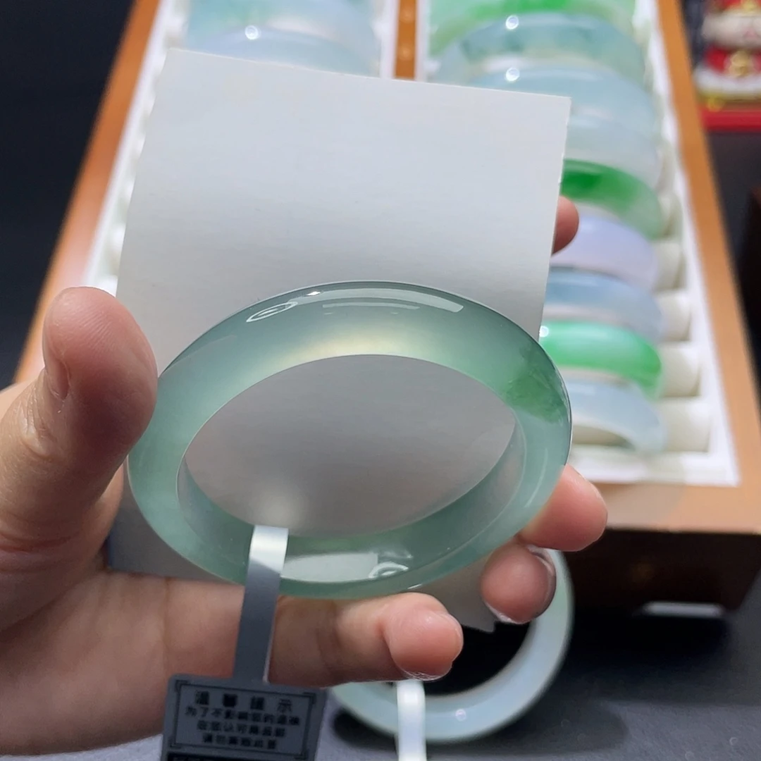 翡翠未镶嵌手镯51.5贵妃冰绿～小手毕业