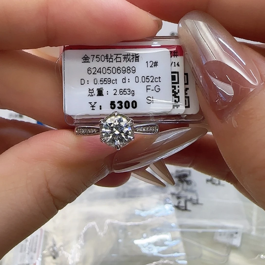 戒指/指环18K金镶嵌钻石