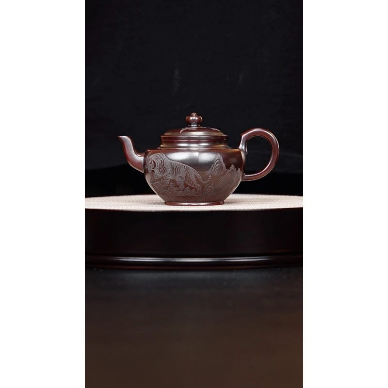 宜兴紫砂 笑樱壶 虎啸山林 龙山古乌泥 冯小俊 240cc