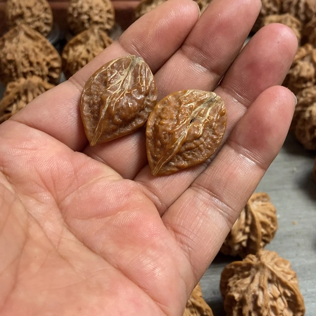 吊坠文玩核桃金叶子