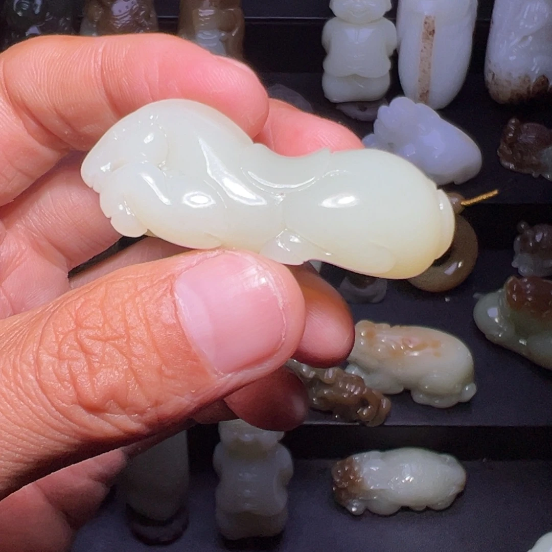 潘***和田玉（糖玉）未镶嵌颈饰