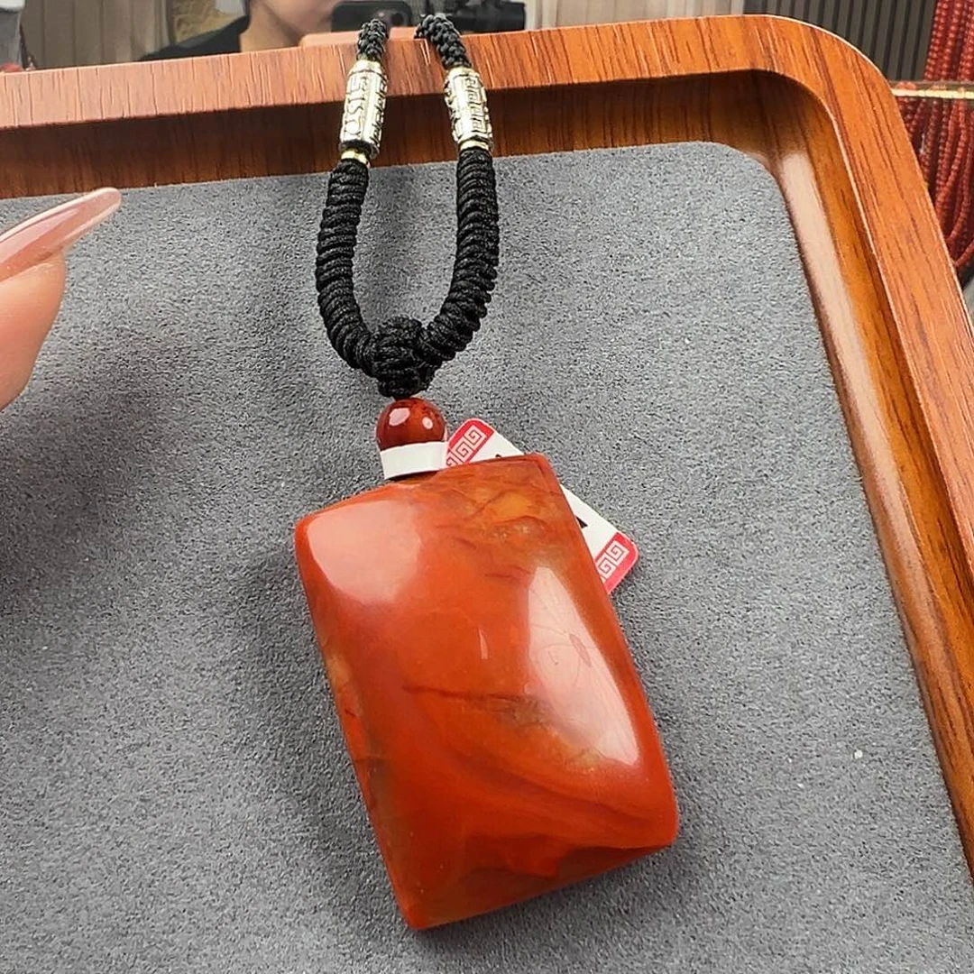 南红玛瑙吊坠未镶嵌