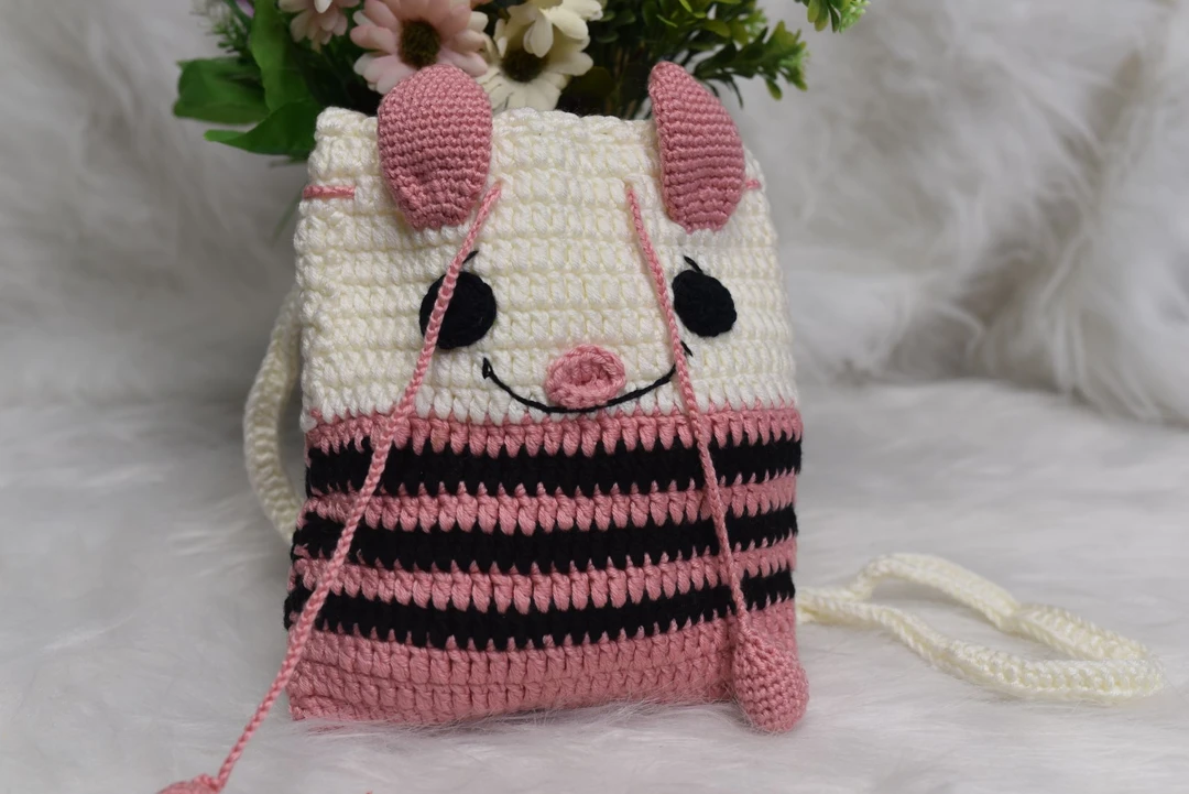 手工编织小猪挎包