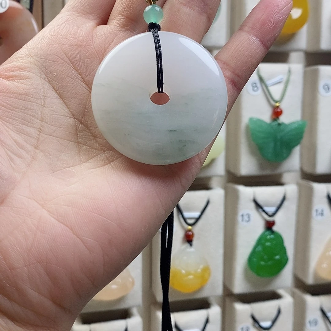 石英质玉未镶嵌颈饰