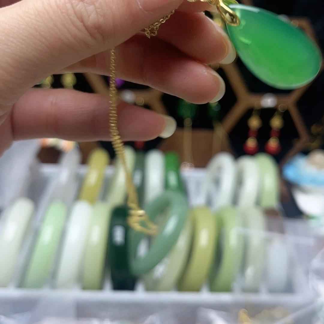 翡翠未镶嵌耳饰水滴