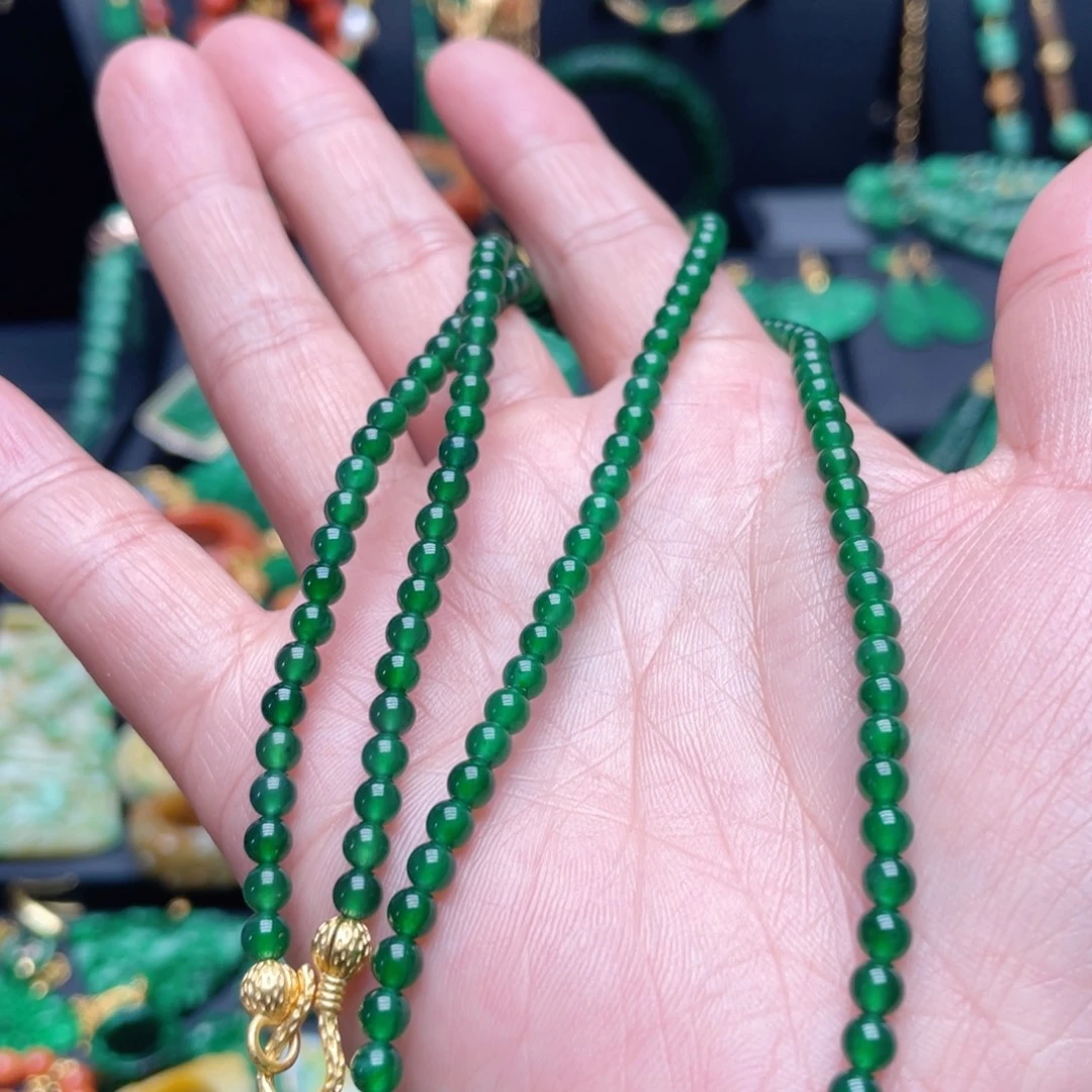 翡翠足银镶嵌颈饰