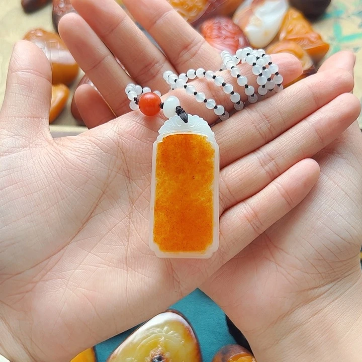 和田玉未镶嵌颈饰过***烟