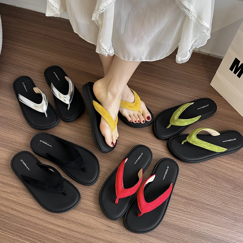 2025夏季新款多巴胺人字夹脚拖鞋女外穿休闲百搭平底沙滩凉拖鞋子