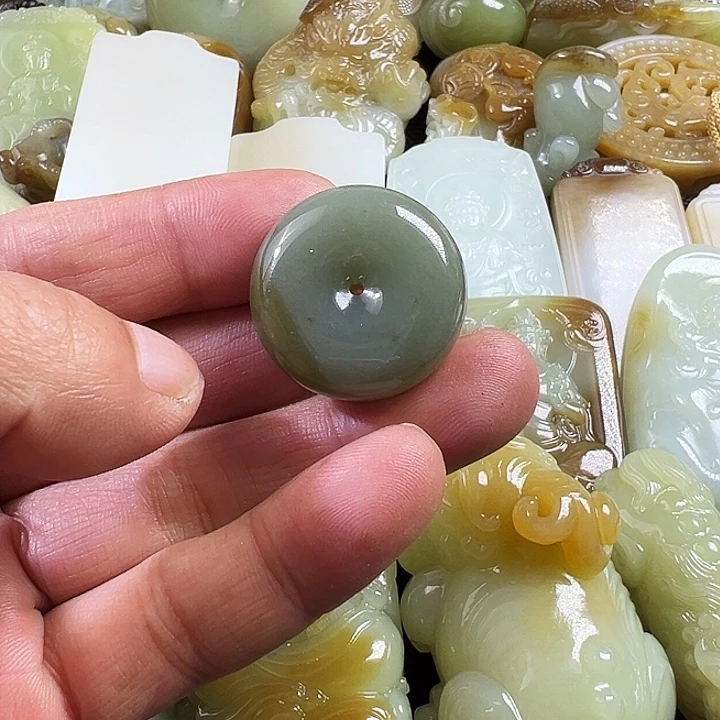 和田玉未镶嵌吊坠(不含链)