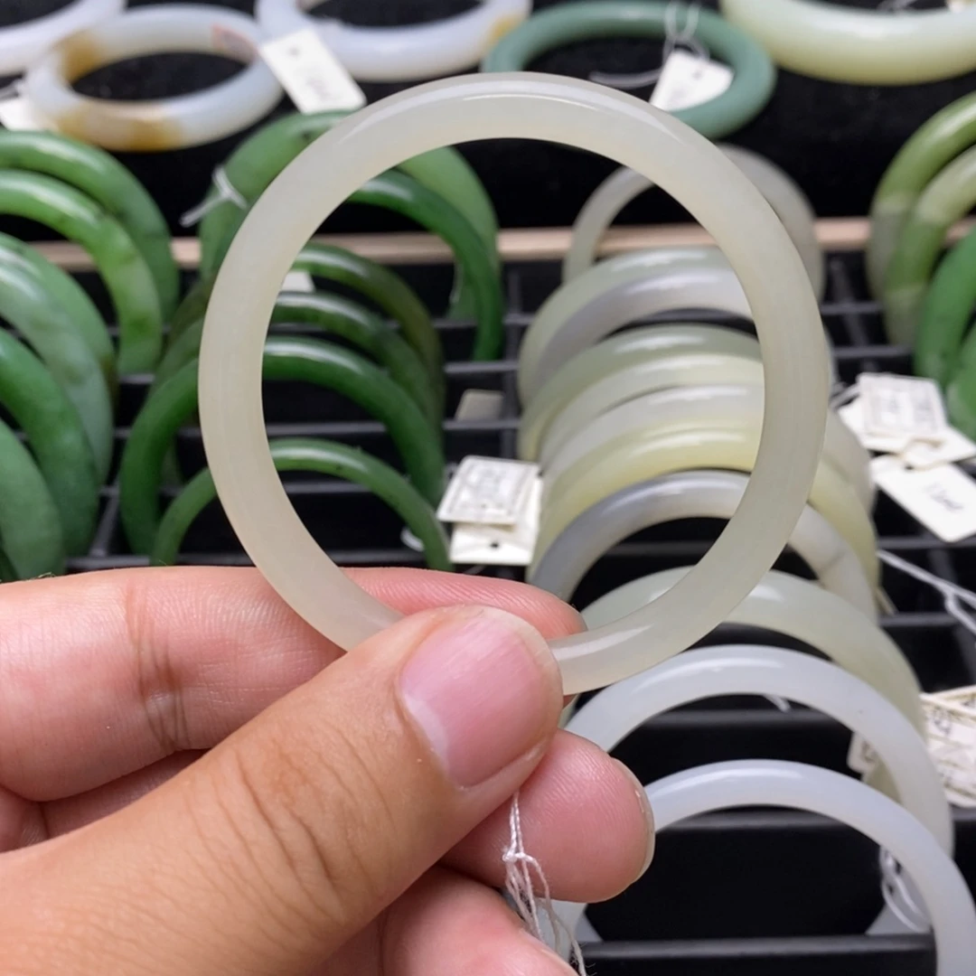 和田玉未镶嵌手镯