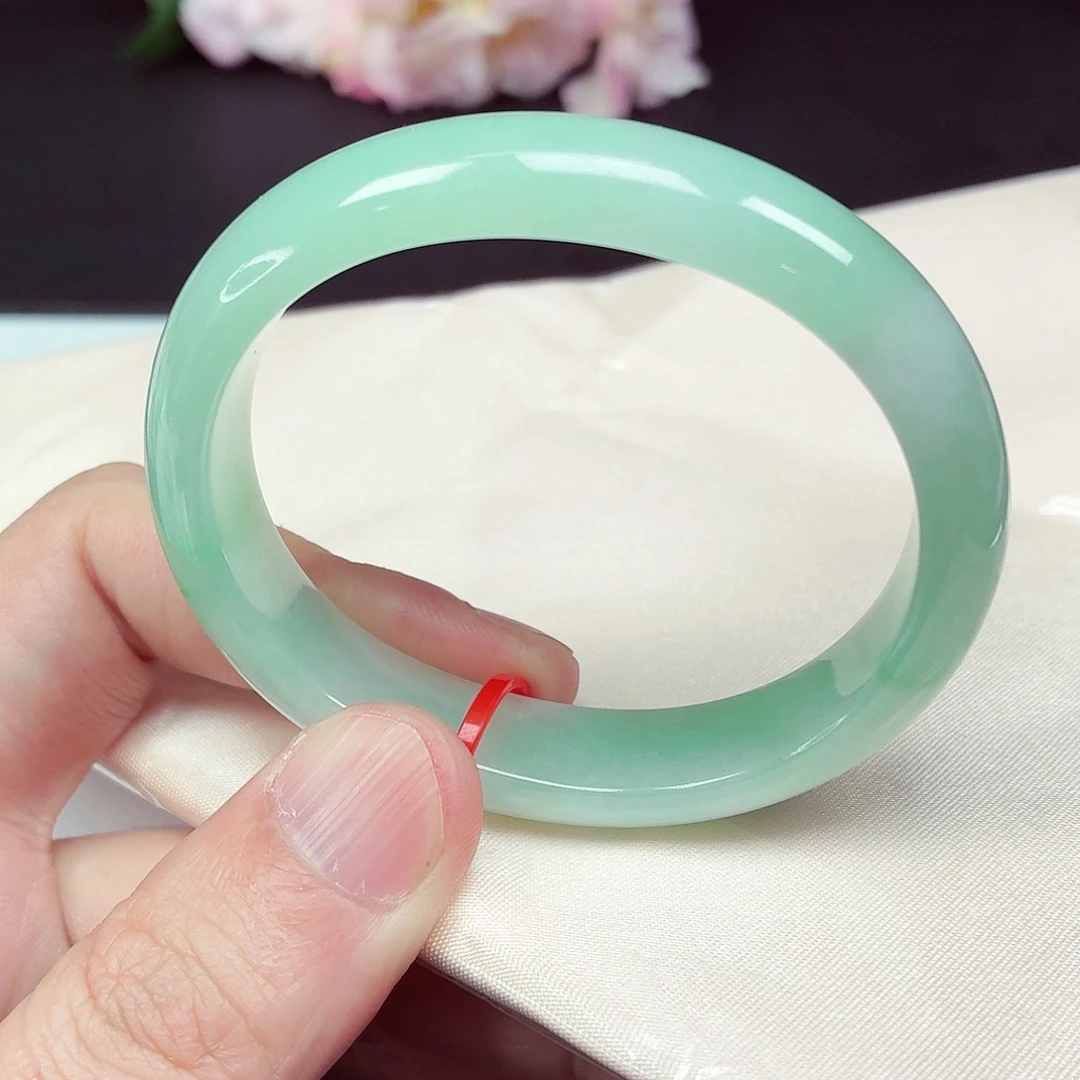 翡翠未镶嵌手镯55.6圈贵妃