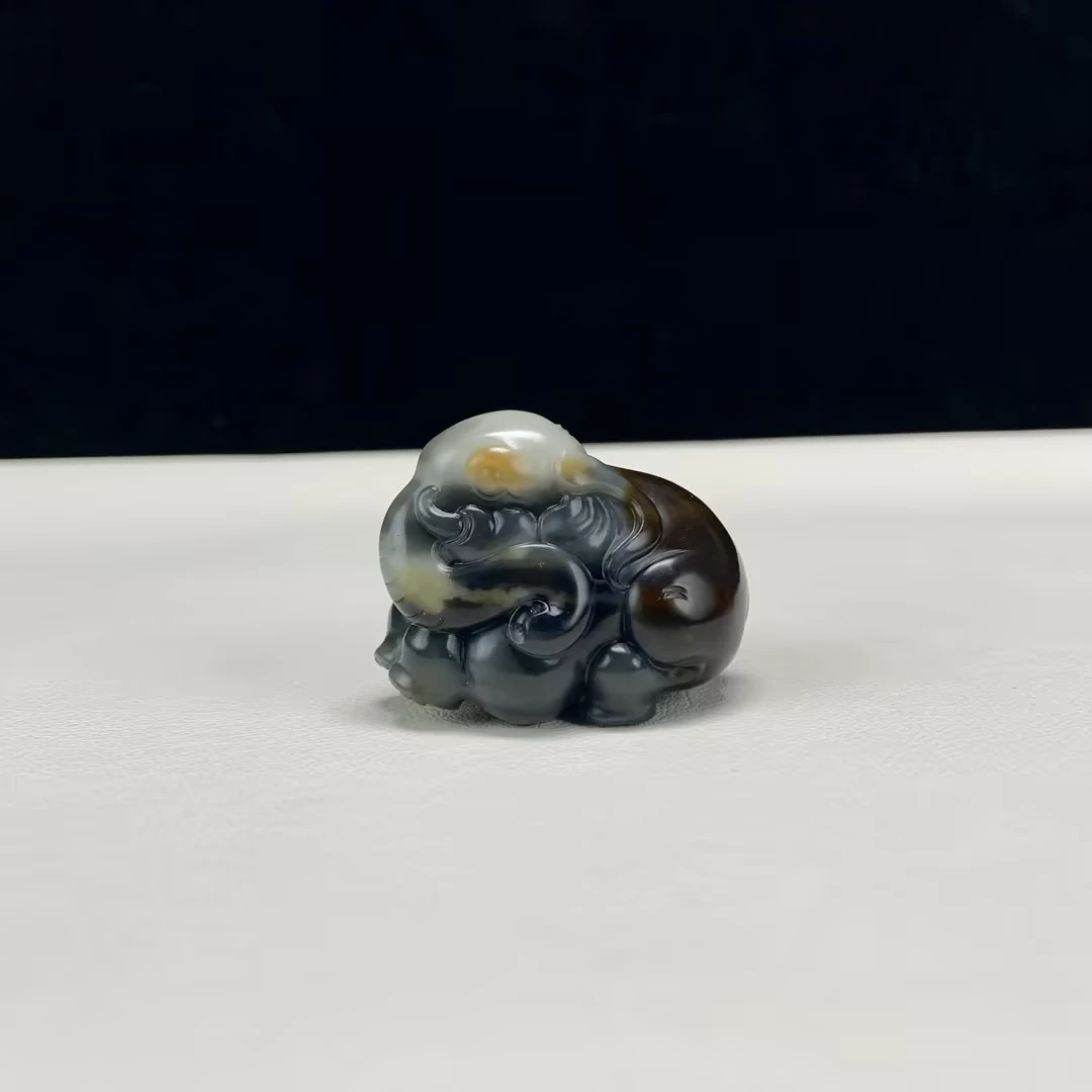 【豫人豫品】天然和田玉楼兰三彩俏色大象h331