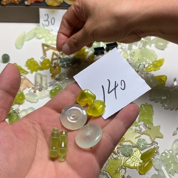 哎***呀蛇纹石玉合金耳钉