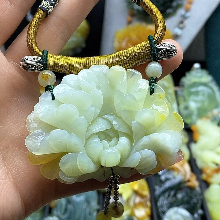 蛇纹石玉挂件未镶嵌