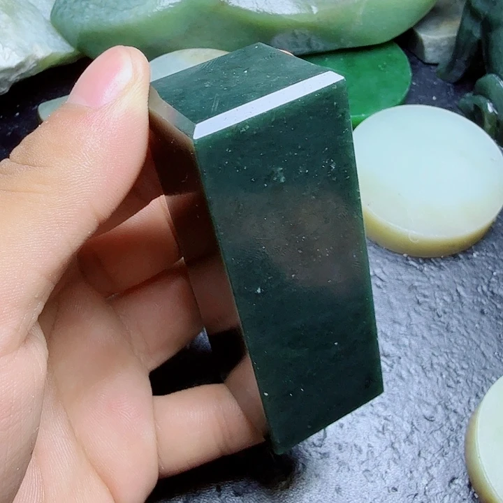 和田玉（糖玉）未镶嵌珠宝奇石