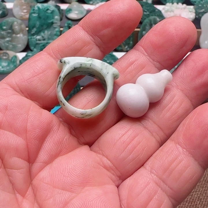 独山玉未镶嵌颈饰