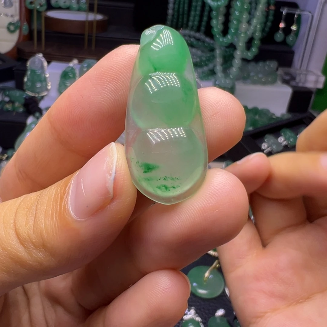 石英质玉未镶嵌颈饰