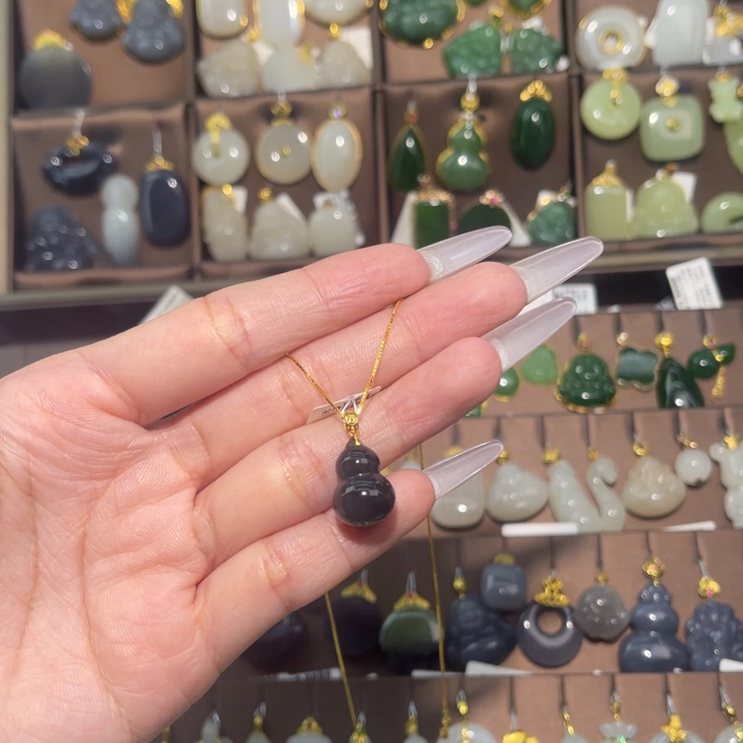 和田玉18K金镶嵌吊坠(赠链)