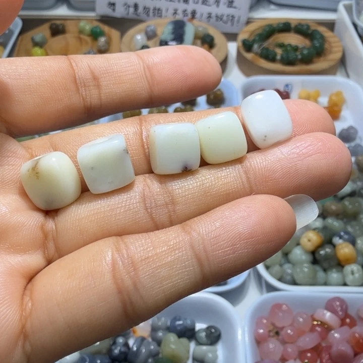 和田玉未镶嵌珠宝奇石