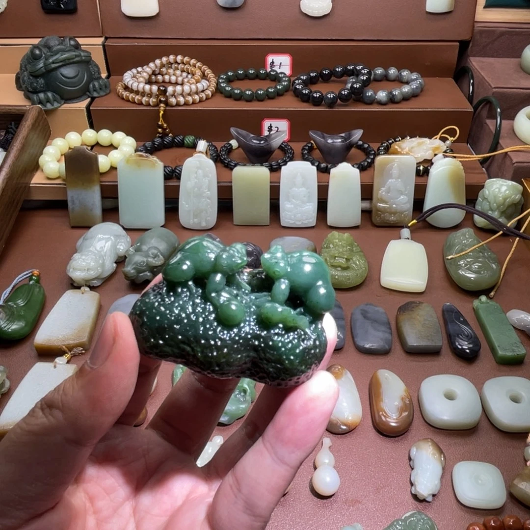 和田玉未镶嵌颈饰三单一件货品