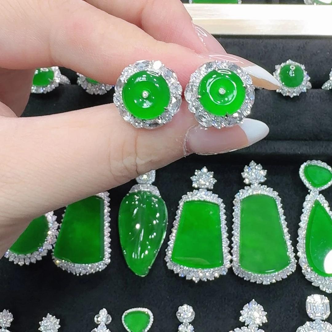 翡翠18K金镶嵌耳饰平安扣