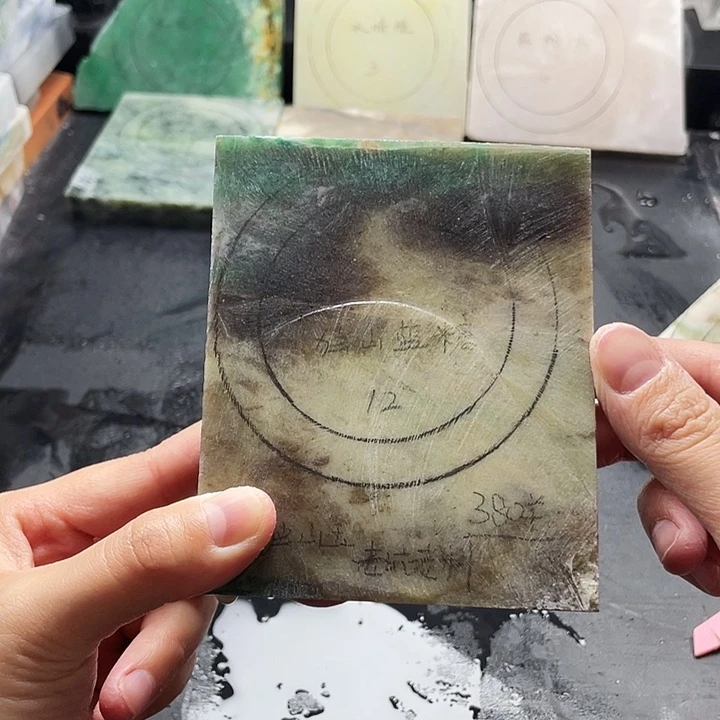 独山玉未镶嵌手镯定制