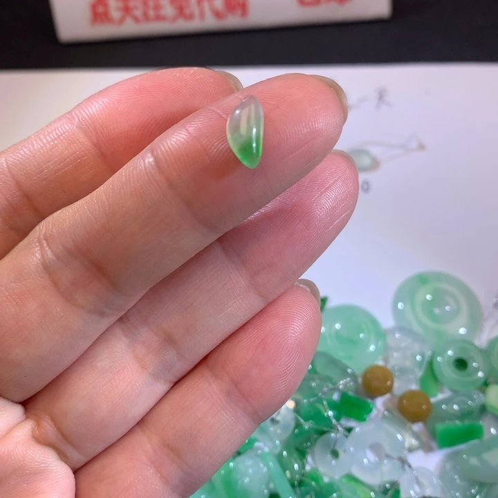 翡翠未镶嵌套链小瓜裸石