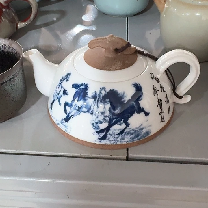 主人杯一个，瓷。。品茗瓷
