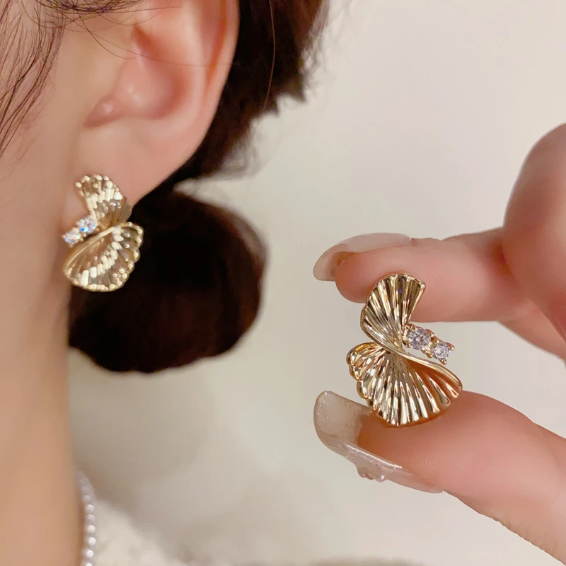 日韩气质时尚简约金属扭曲耳钉小众精致优雅轻奢设计感耳环女百搭