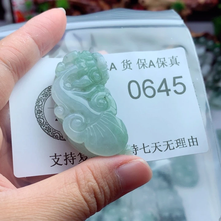 吊坠(不含链)未镶嵌翡翠