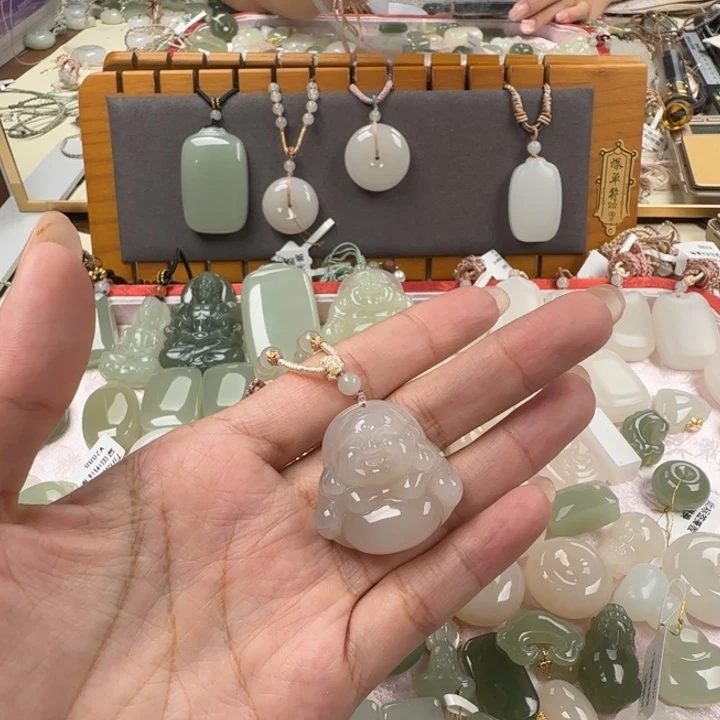 和田玉未镶嵌颈饰