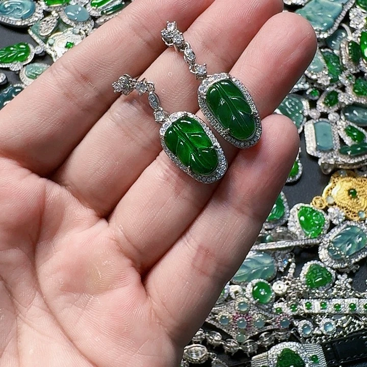 翡翠颈饰未镶嵌天然A货翡翠放漏