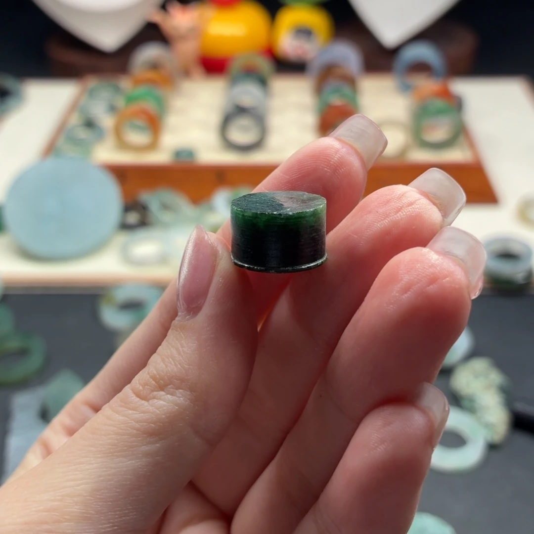 未镶嵌戒指翡翠?****抹绿戒指心