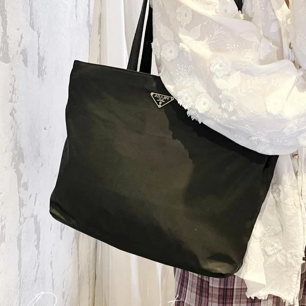 大吉中古/Prada黑银降落伞32单肩包