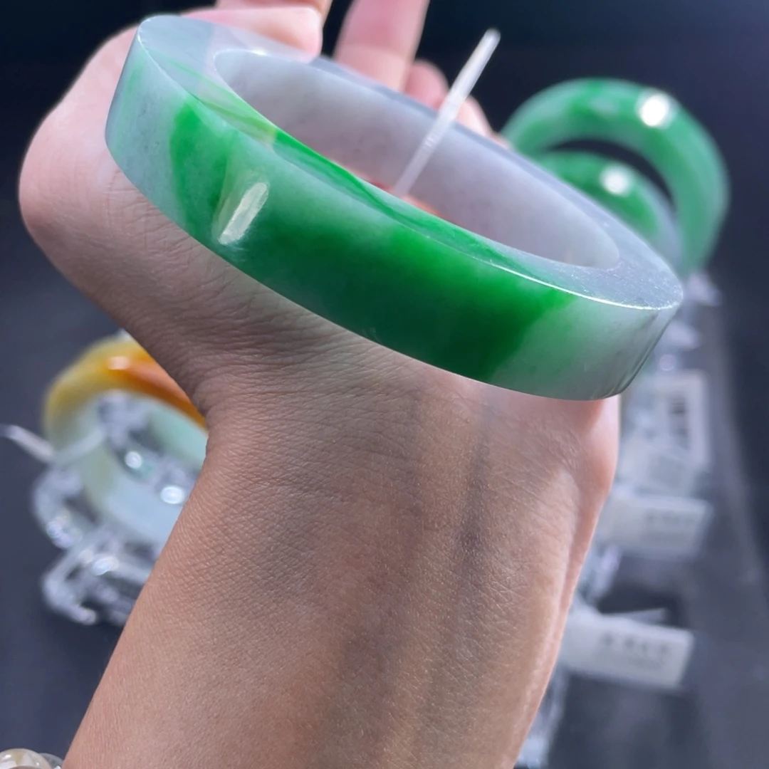 定制翡翠未镶嵌手镯