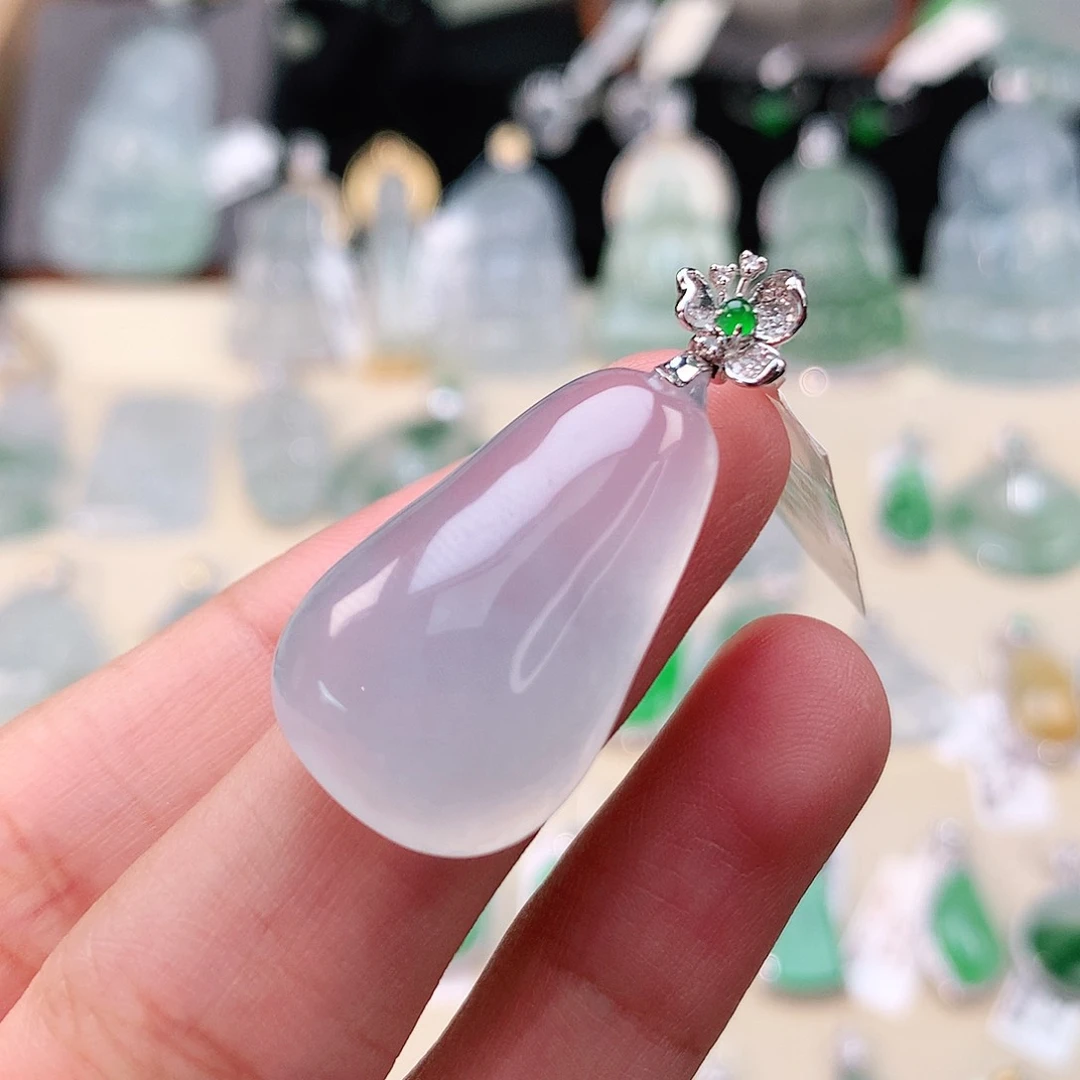 翡翠18K金镶嵌颈饰福瓜