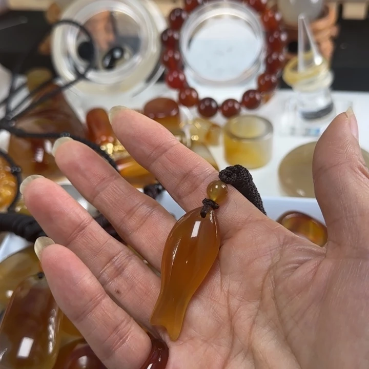 猫****玛瑙/玉髓未镶嵌颈饰