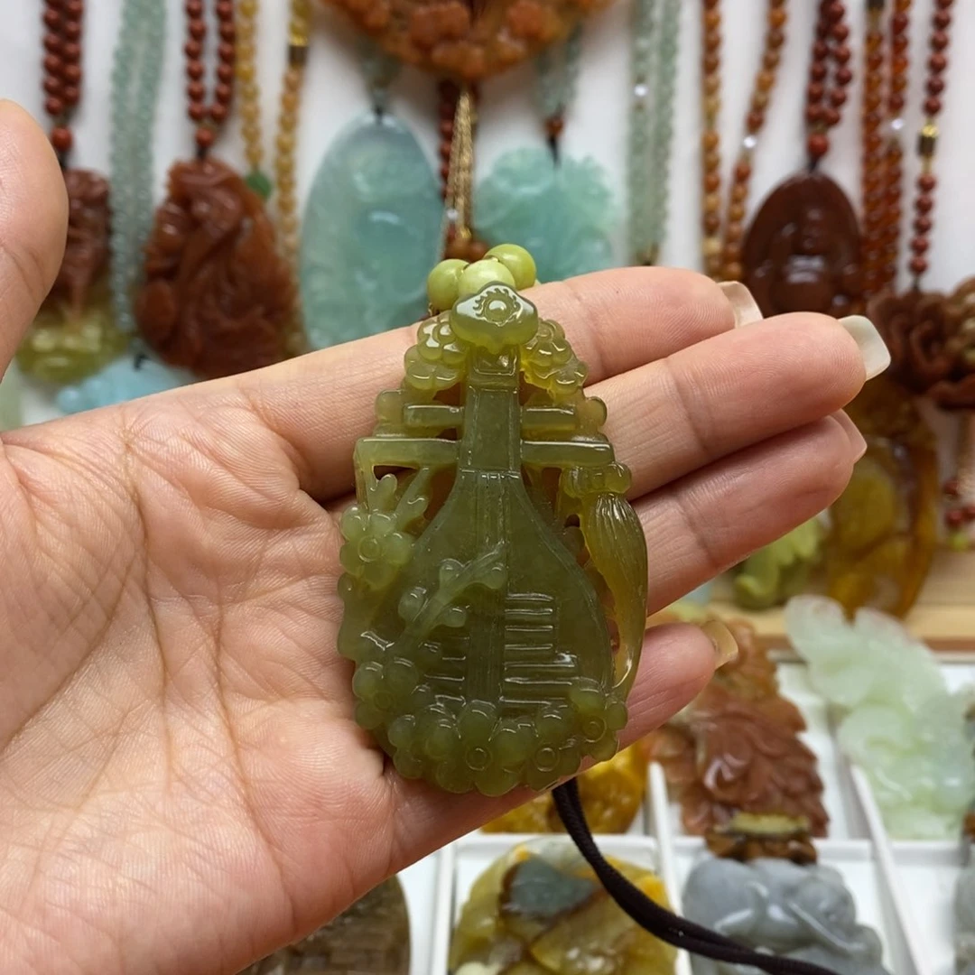 蛇纹石玉未镶嵌颈饰