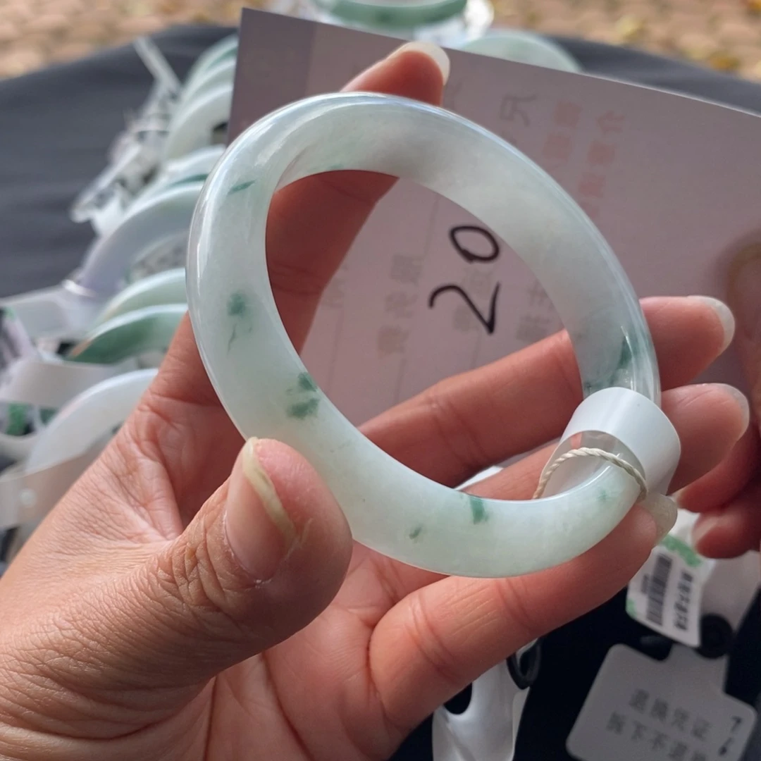 翡翠未镶嵌手镯飘花手镯