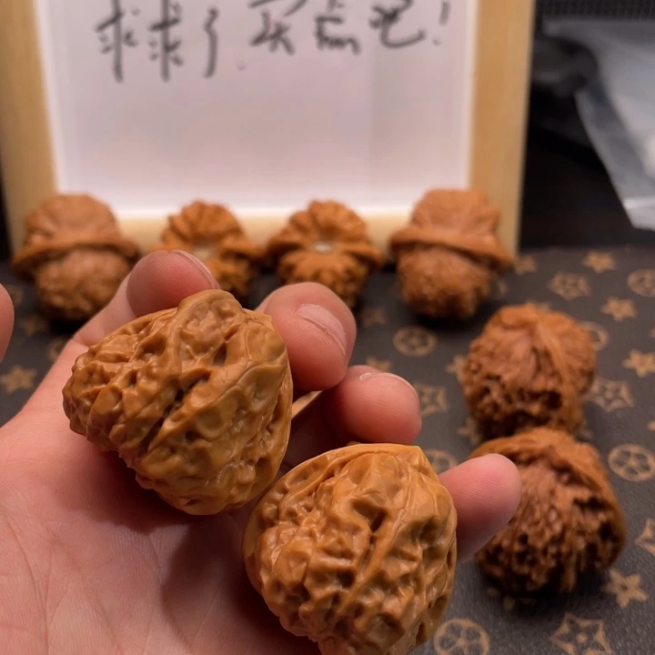 攰***核桃蛤蟆头文玩核桃