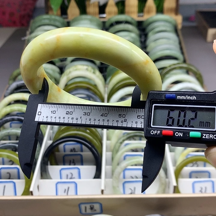 未镶嵌蛇纹石玉手镯11