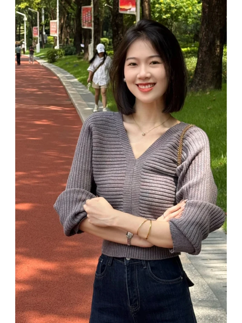 巨好看的法式V领蝙蝠袖毛衣女秋冬慵懒风长袖针织衫早秋chic上衣