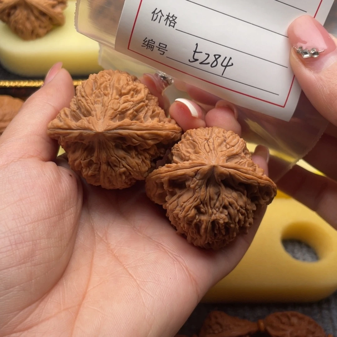 昕***艺文玩核桃吊坠5284号45三角南疆