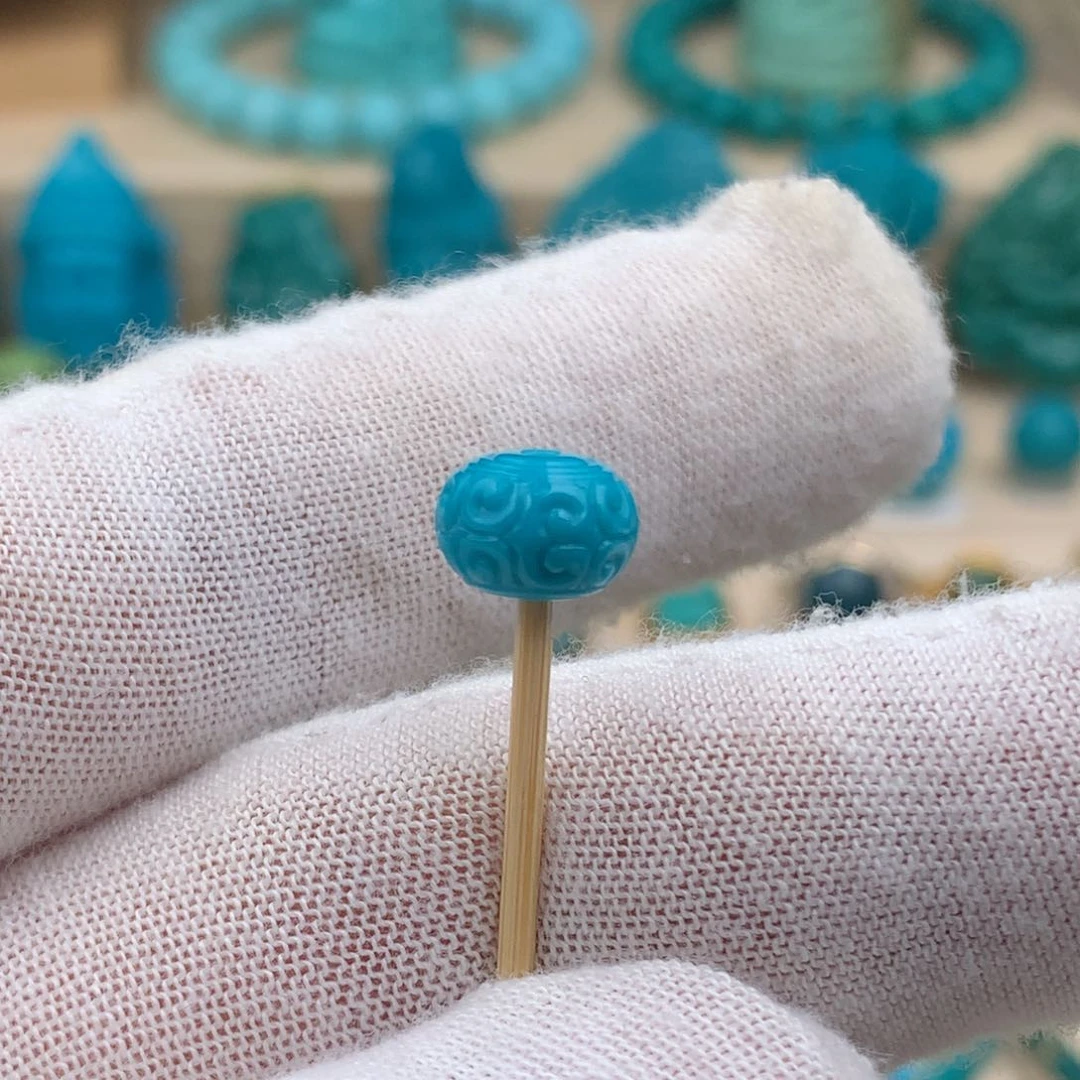 绿松石未镶嵌颈饰