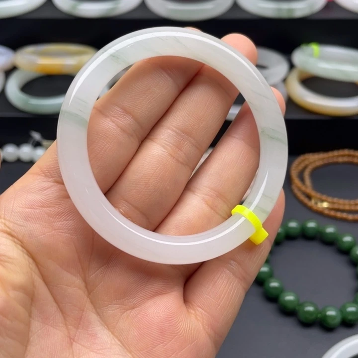 未镶嵌手镯石英质玉