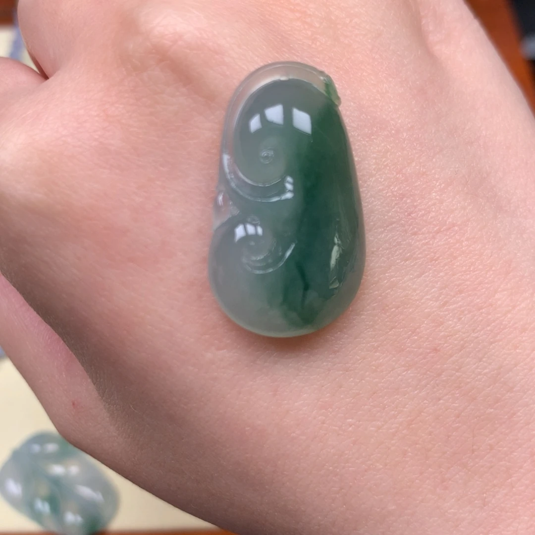 定制翡翠未镶嵌如意