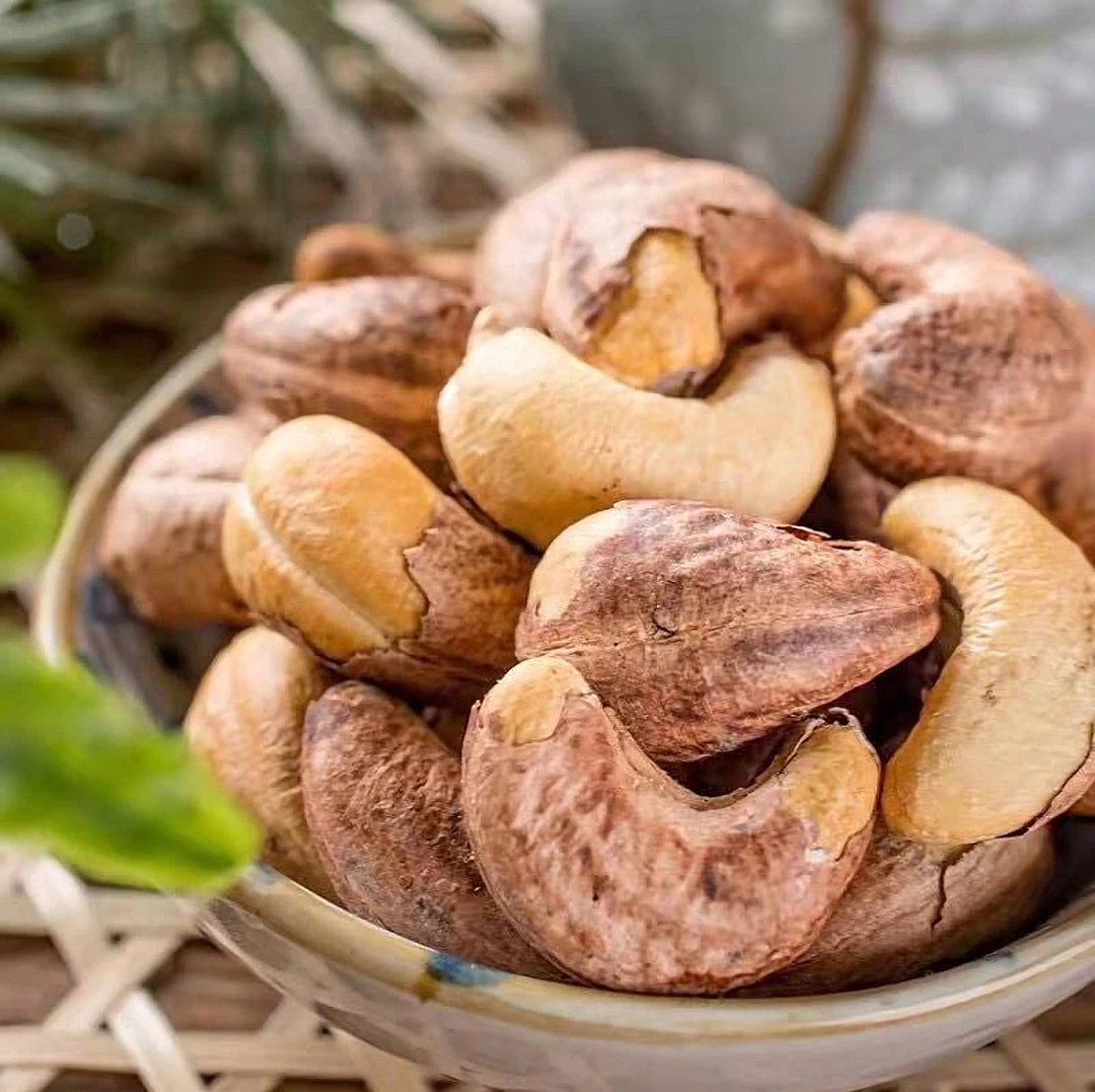 新货带皮大颗粒盐焗紫皮腰果特产坚果零食