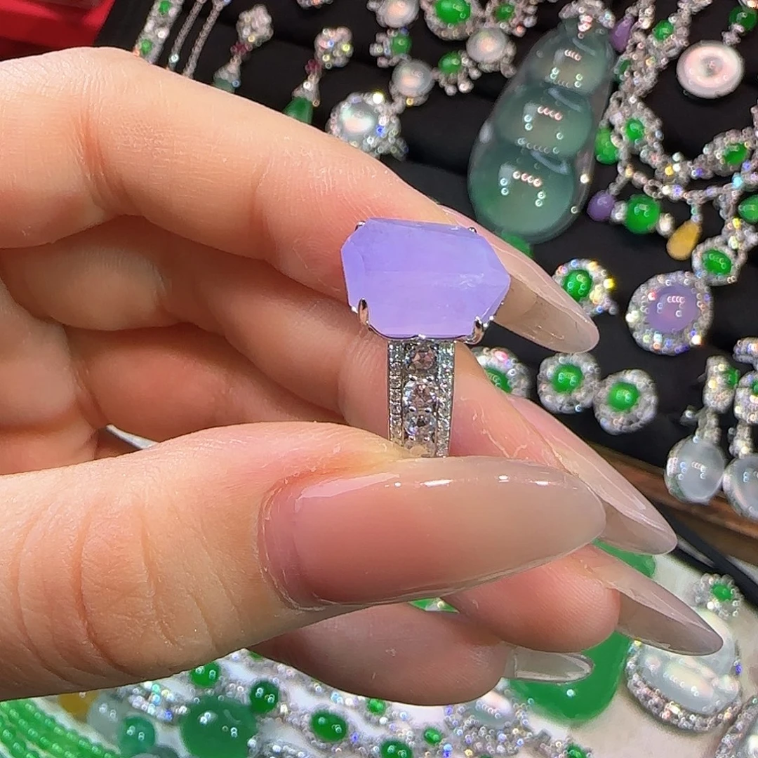 翡翠18K金镶嵌戒指